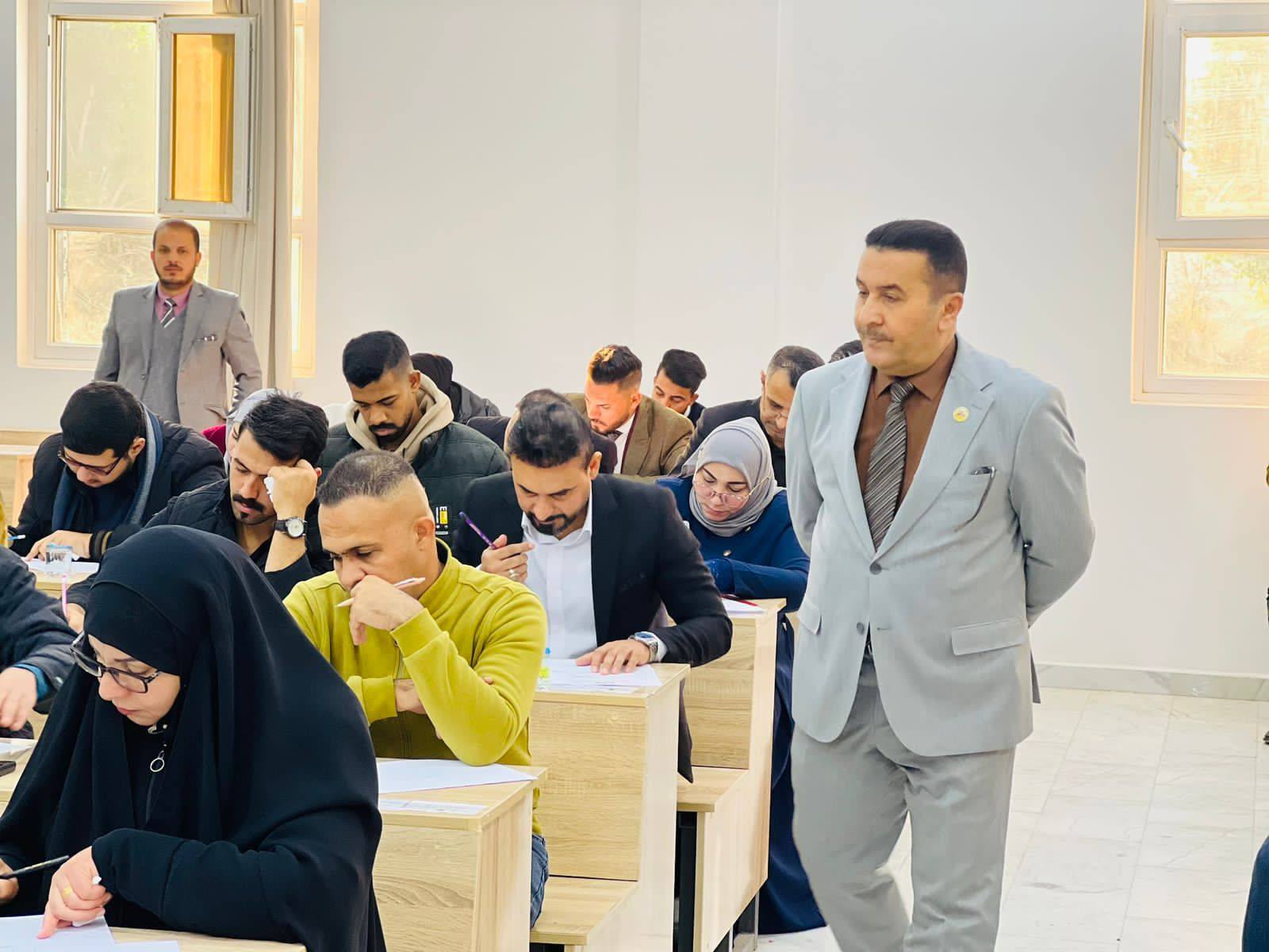 انطلاق الامتحانات في كلية الإدارة والاقتصاد بإشراف عميد الكلية